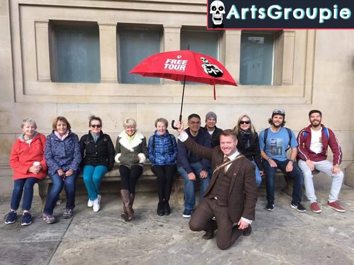 walk-tours-with-umbrella-hogarth